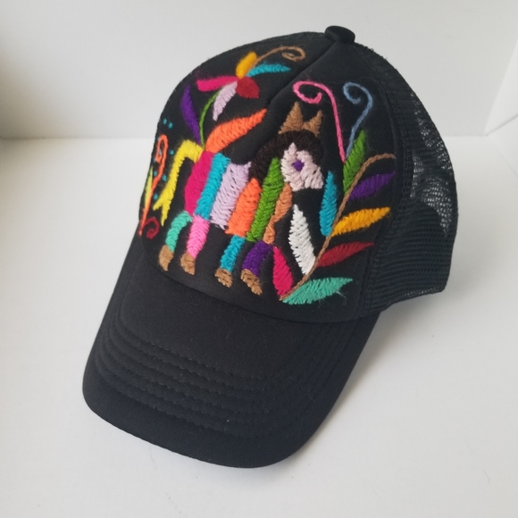 Embroidered hat - Picture 7 of 7
